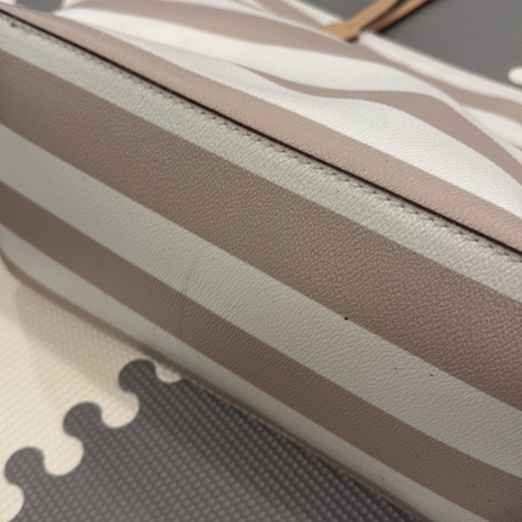 Kate Spade Tote - Picture 7 of 8